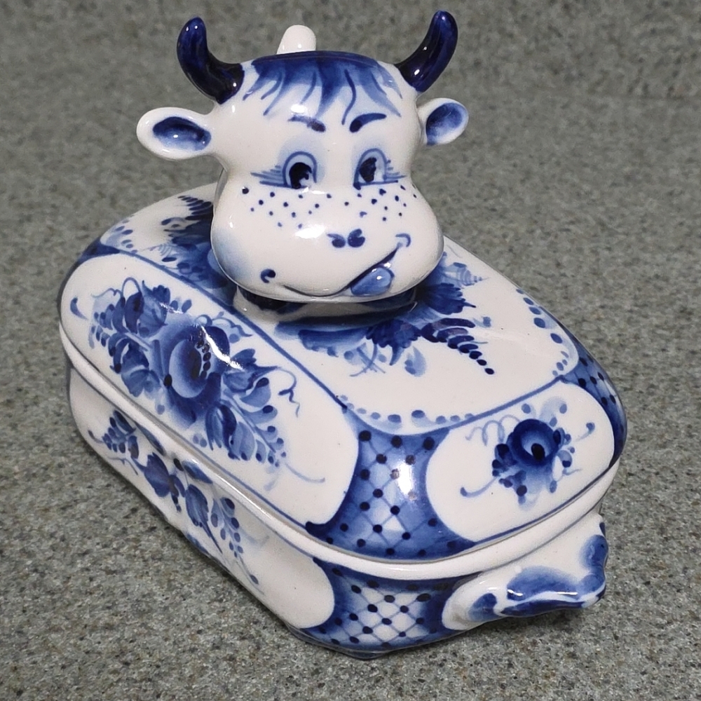 Vintage Russian Gzhel Cow Butter Dish Butter Keeper Porcelain Dish with Lid.